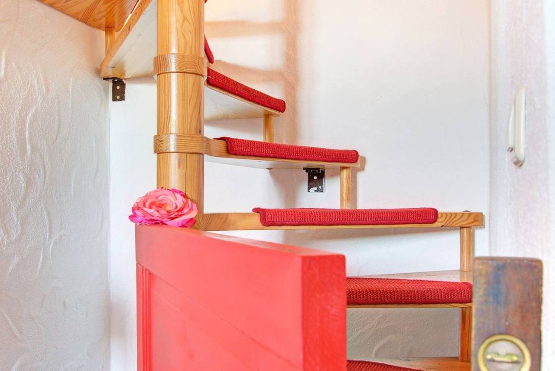 Wendeltreppe mit Kindersicherung im Ferienhaus Rose